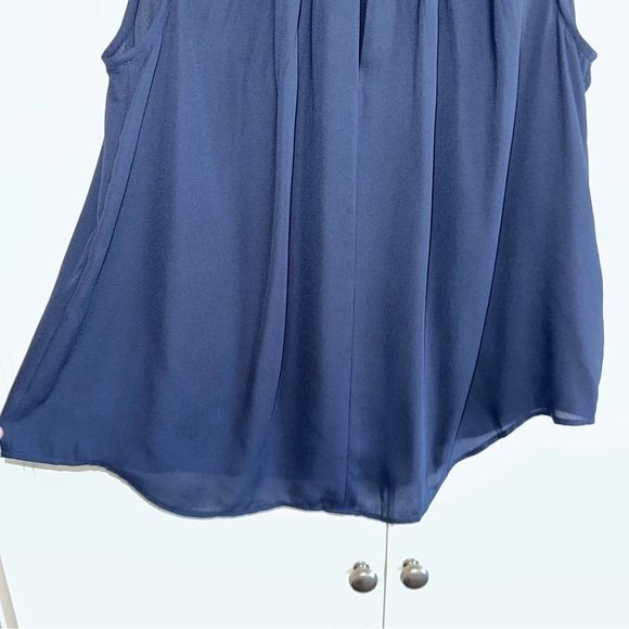 New! Banana Republic Navy Pleated Neck Blouse Sleeveless Career Medium - Picture 6 of 11